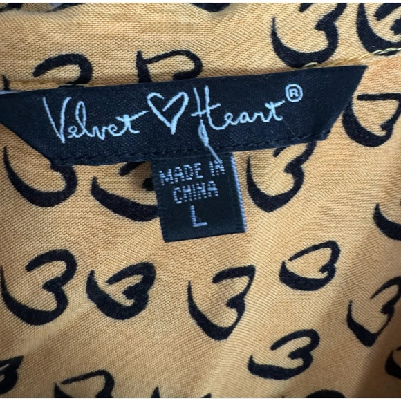 Women’s Top - Picture 2 of 2